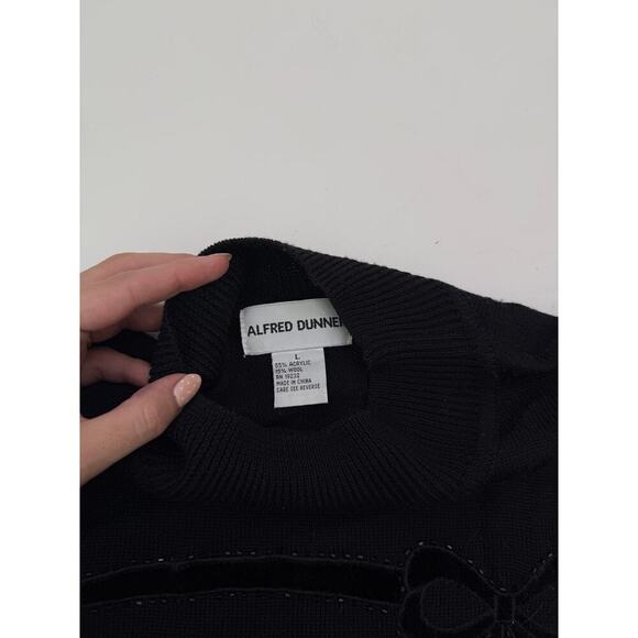 Vintage Alfred Dunner black bow crewneck - size large - Picture 6 of 6